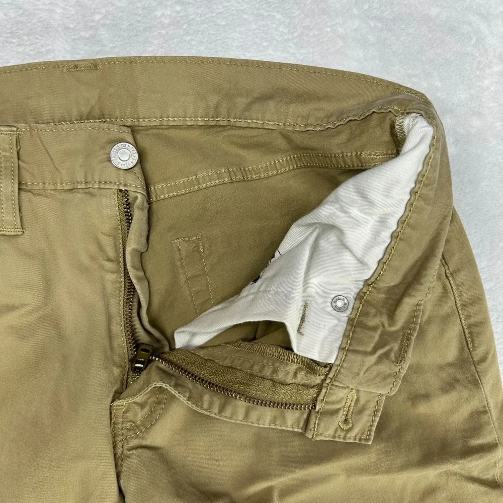 Levis detail 32